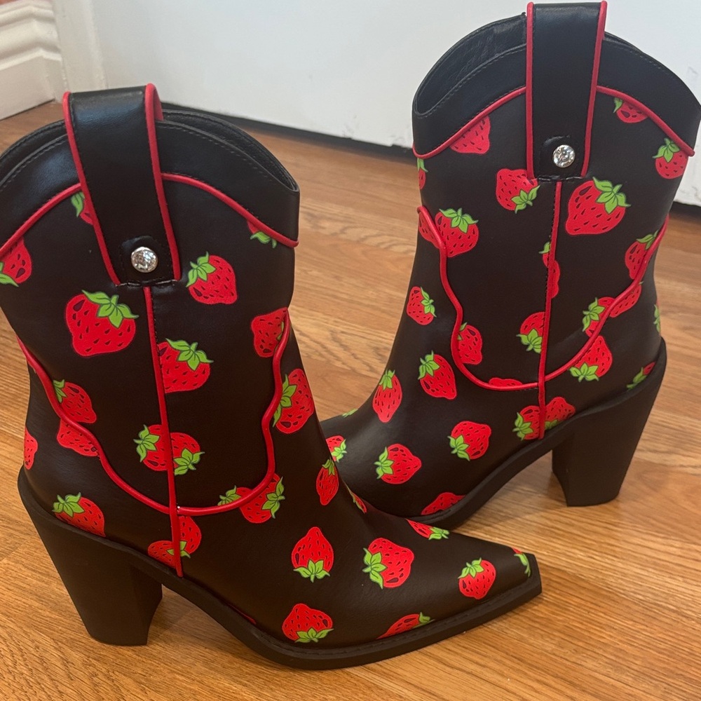 MEADOW GREETING COWBOY BOOTS - BLACK DOLLS KILL X STRAWBERRY SHORTCAKE